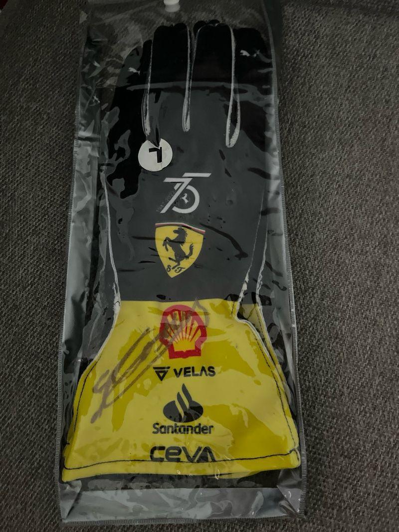2022 Charles Leclerc Ferrari F1 Race Gloves - F1 Vintage Racewear